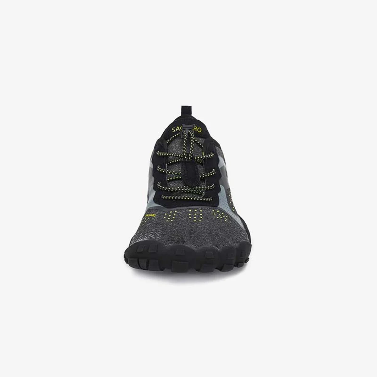 Zapatilla barefoot Saguaro Fast I negra, vista frontal mostrando cordones elásticos, puntera ancha y diseño transpirable para máxima comodidad.