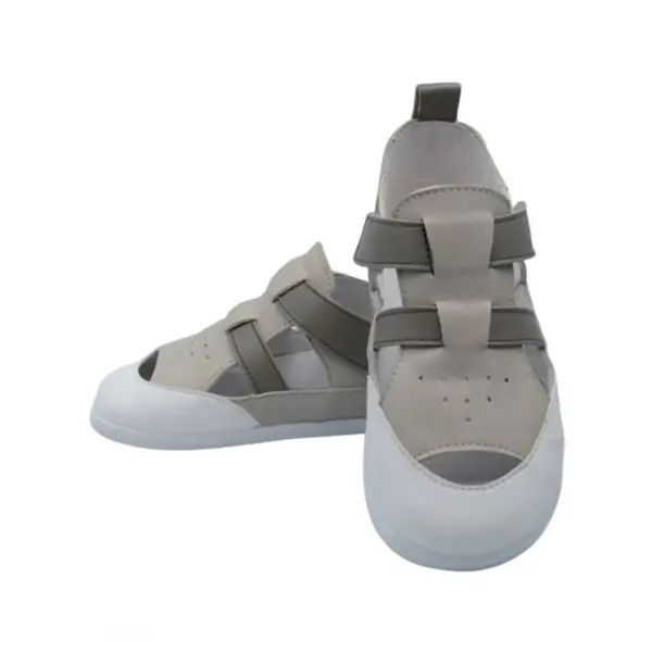 Sandalias respetuosas niño en gris porcelana, diseño ergonómico con suela flexible y cierre ajustable.