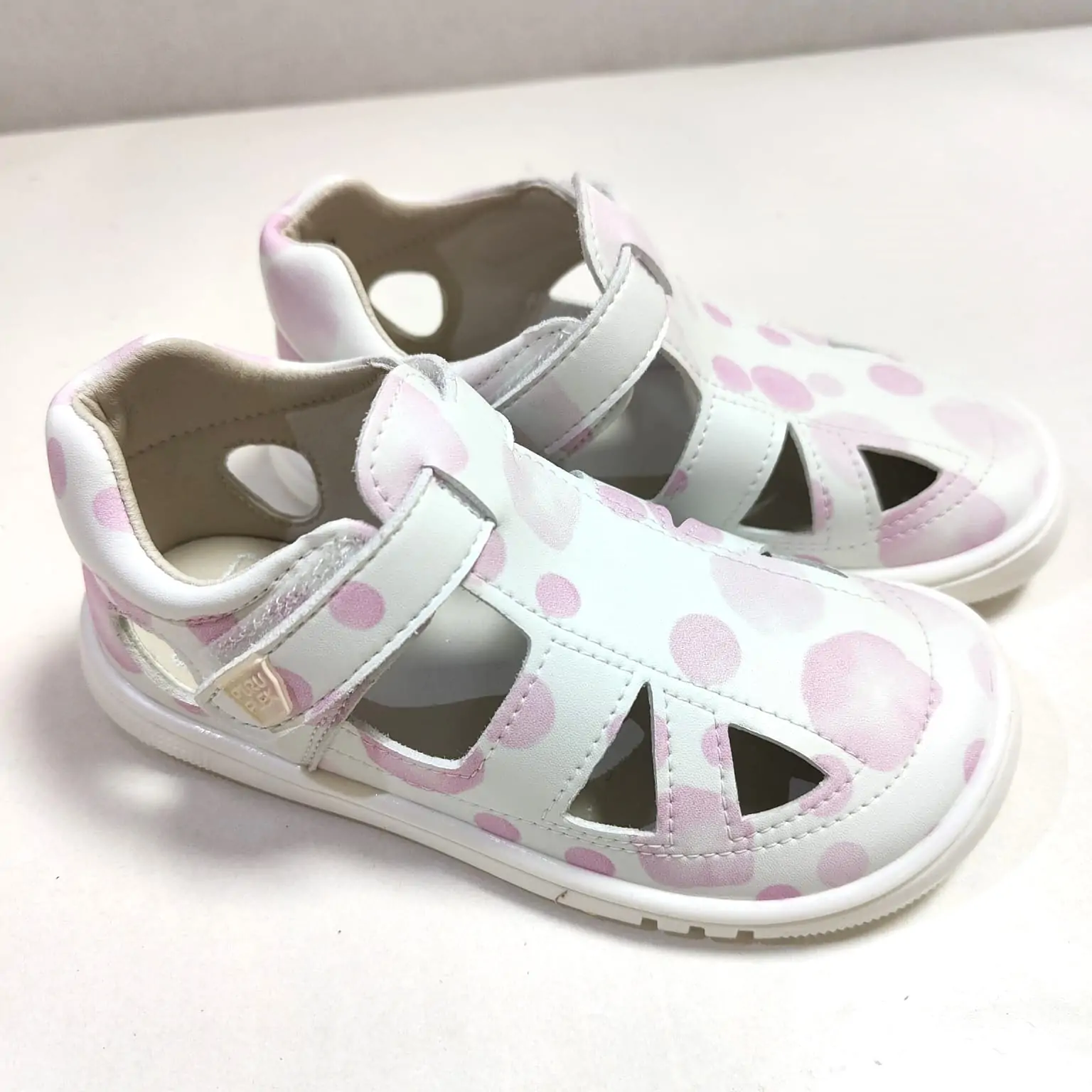 Suela flexible de sandalias respetuosas niño