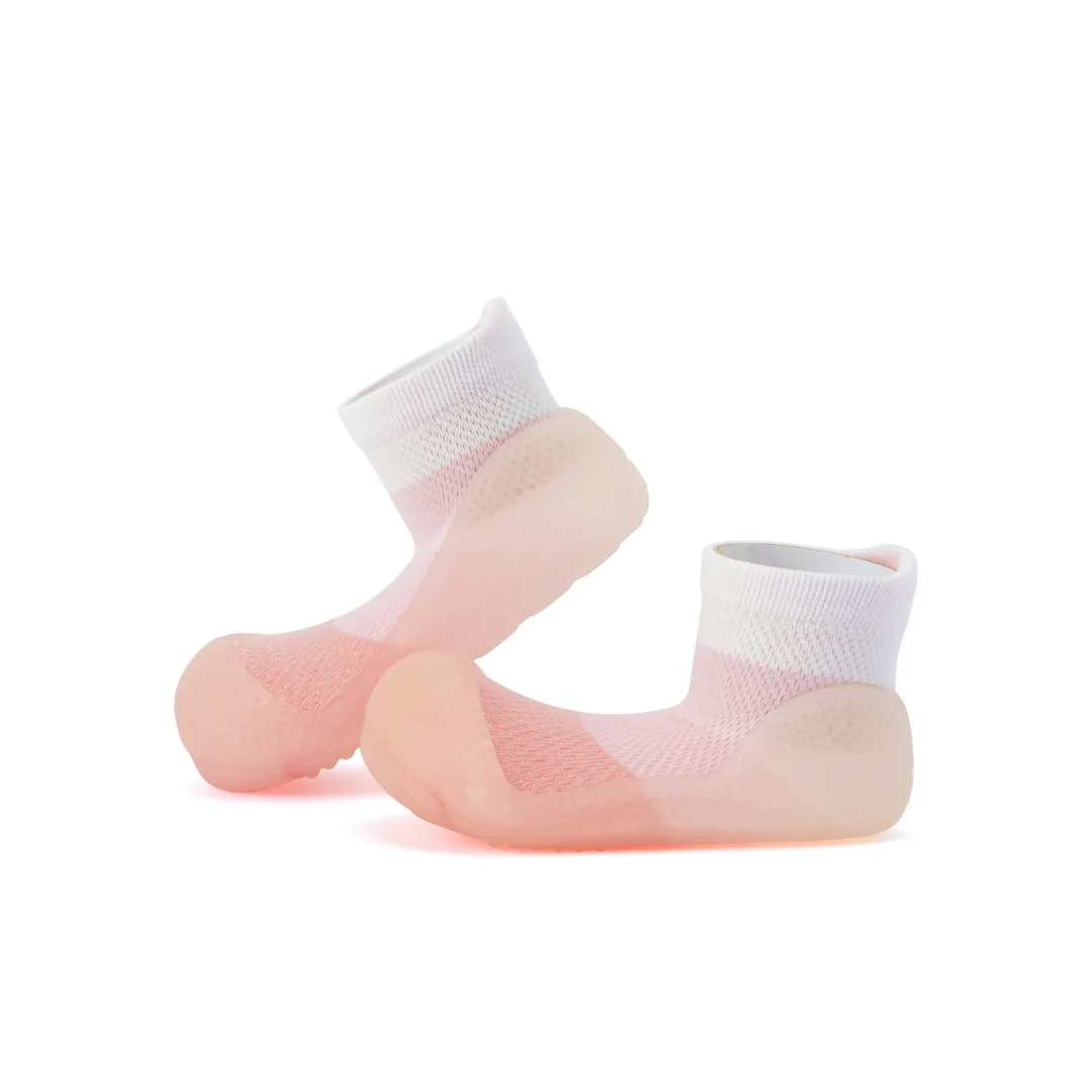 Vista lateral de zapatillas respetuosas niña Attipas Gradation Pink con suela flexible