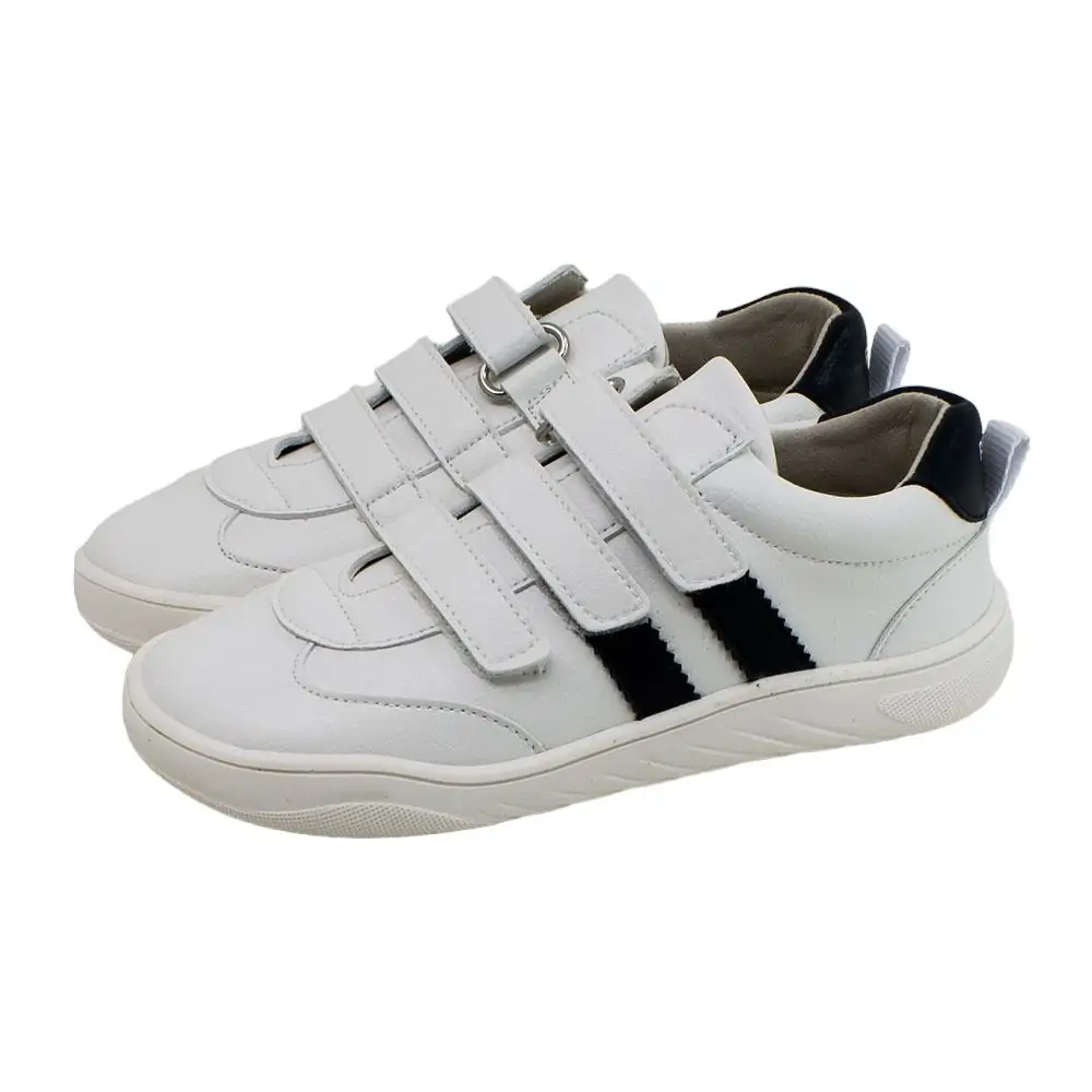 Zapatillas respetuosas blanco y marino de diseño vegano sostenible
