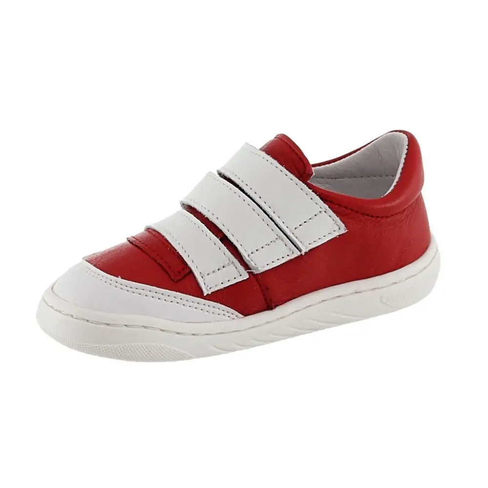 Zapatilla respetuosa Blandy Shoes Valery en color rojo con detalles en blanco, diseñada con cierres de velcro para ajuste cómodo y fácil.