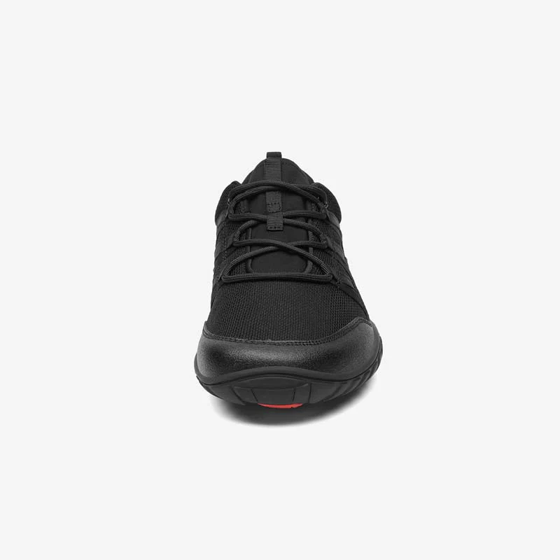 Deportiva Saguaro Negro Forestep Ⅰ, deportiva barefoot adulto en color negro, vista frontal con cordones ajustables.