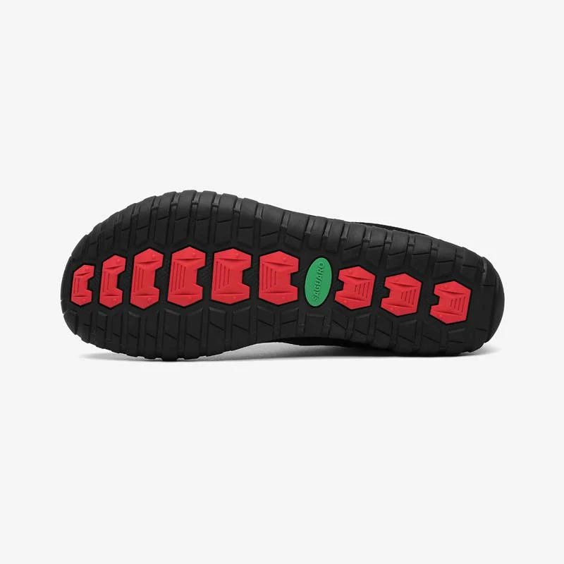 Deportiva Saguaro Negro Forestep Ⅰ, deportiva barefoot adulto en color negro, detalle de la suela con refuerzos rojos.