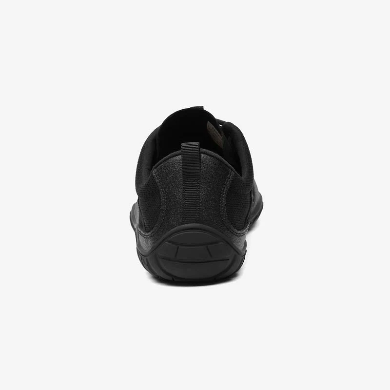 Deportiva Saguaro Negro Forestep Ⅰ, deportiva barefoot adulto en color negro, vista trasera con talón reforzado.