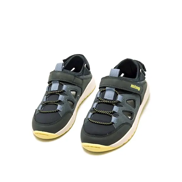 Sandalias respetuosas niño Mustang Free Barefoot azul en vista frontal angulada, con diseño barefoot y cierre de velcro.
