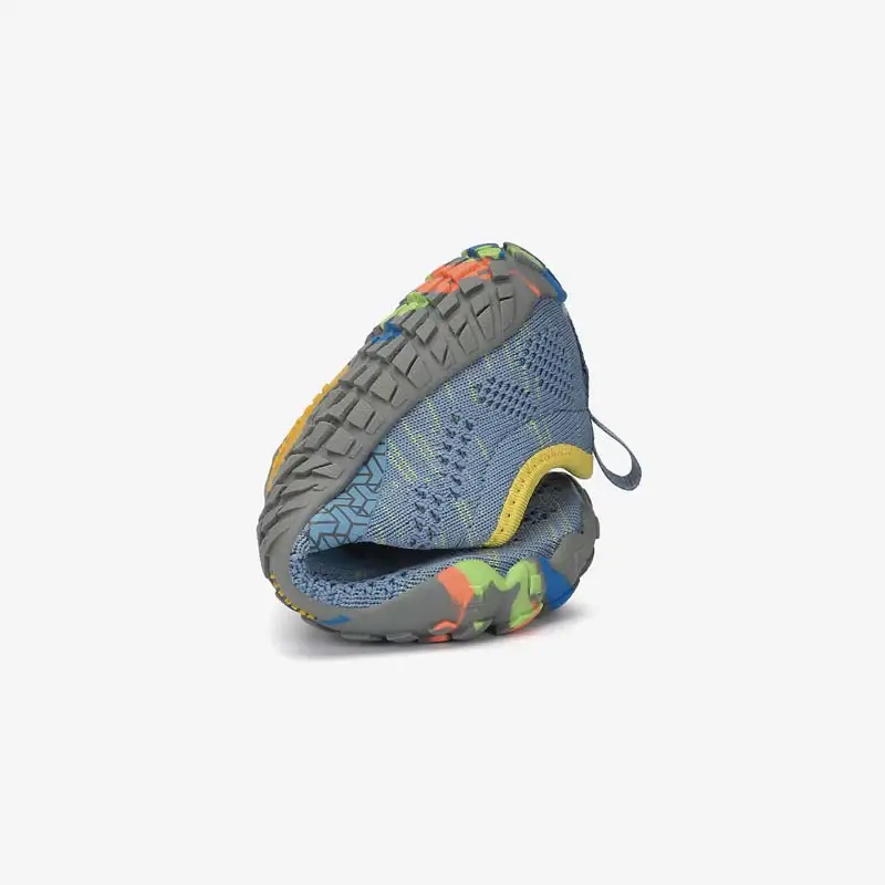 Deportiva barefoot niño Saguaro Smart I azul doblada mostrando flexibilidad