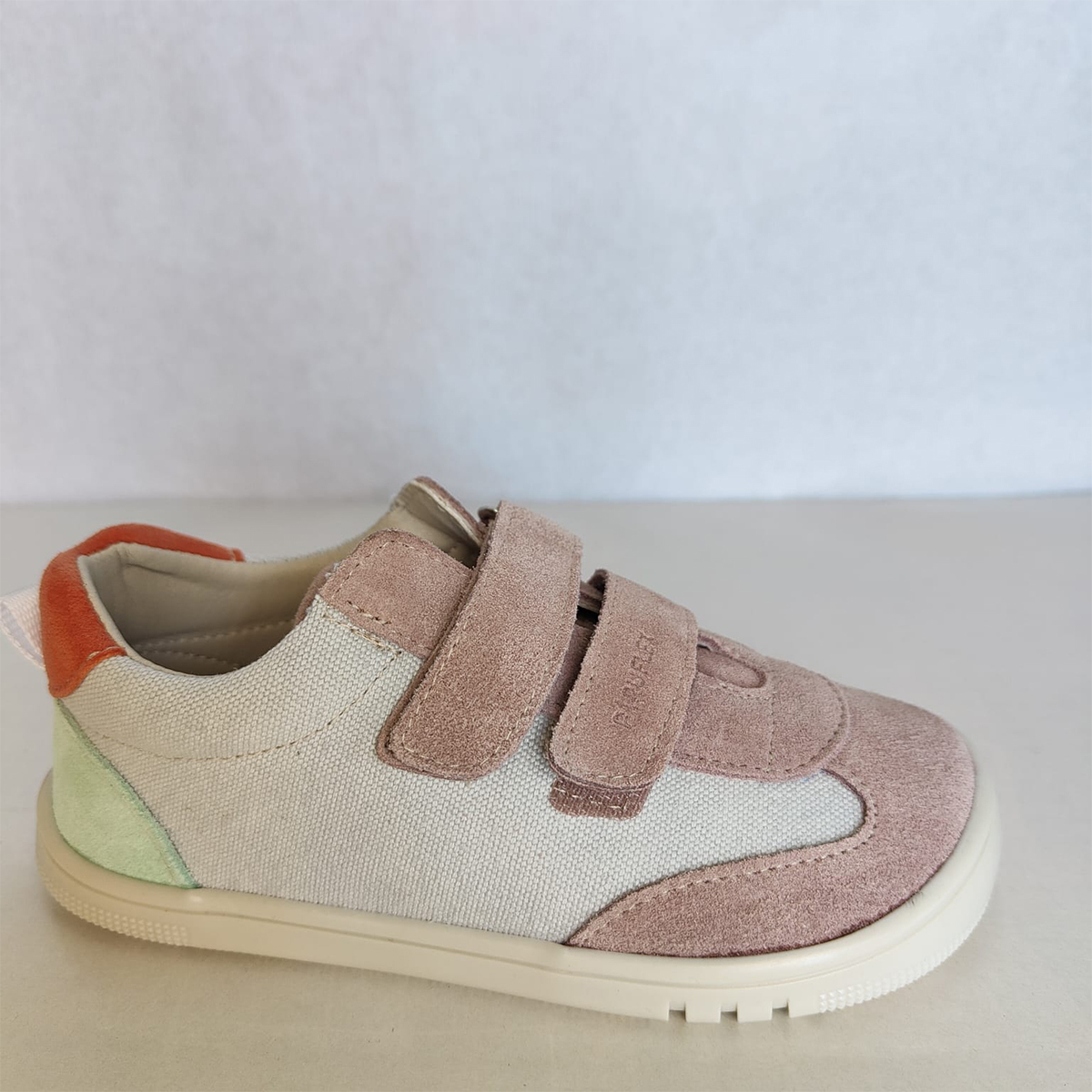 Zapatilla respetuosa unisex Piruflex rosa y beige detalle suela