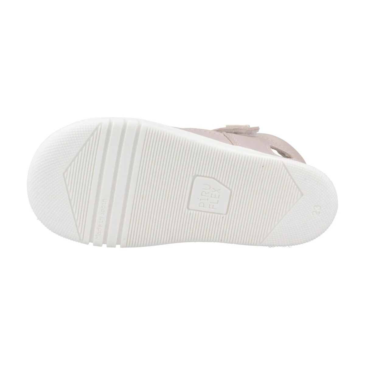 Sandalias respetuosas Piruflex 4 rosa en uso, puestas en pies infantiles, mostrando ajuste natural, suela flexible y diseño barefoot cómodo y funcional.