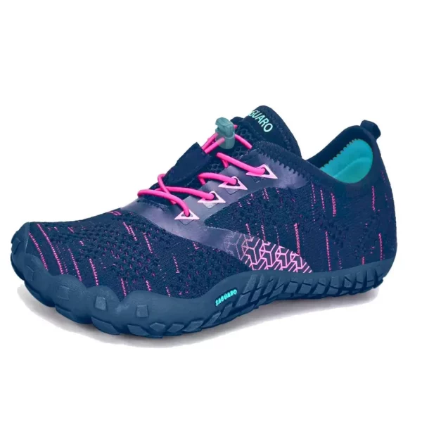 Zapatilla deportiva barefoot Saguaro azul marino con detalles fucsia, vista lateral